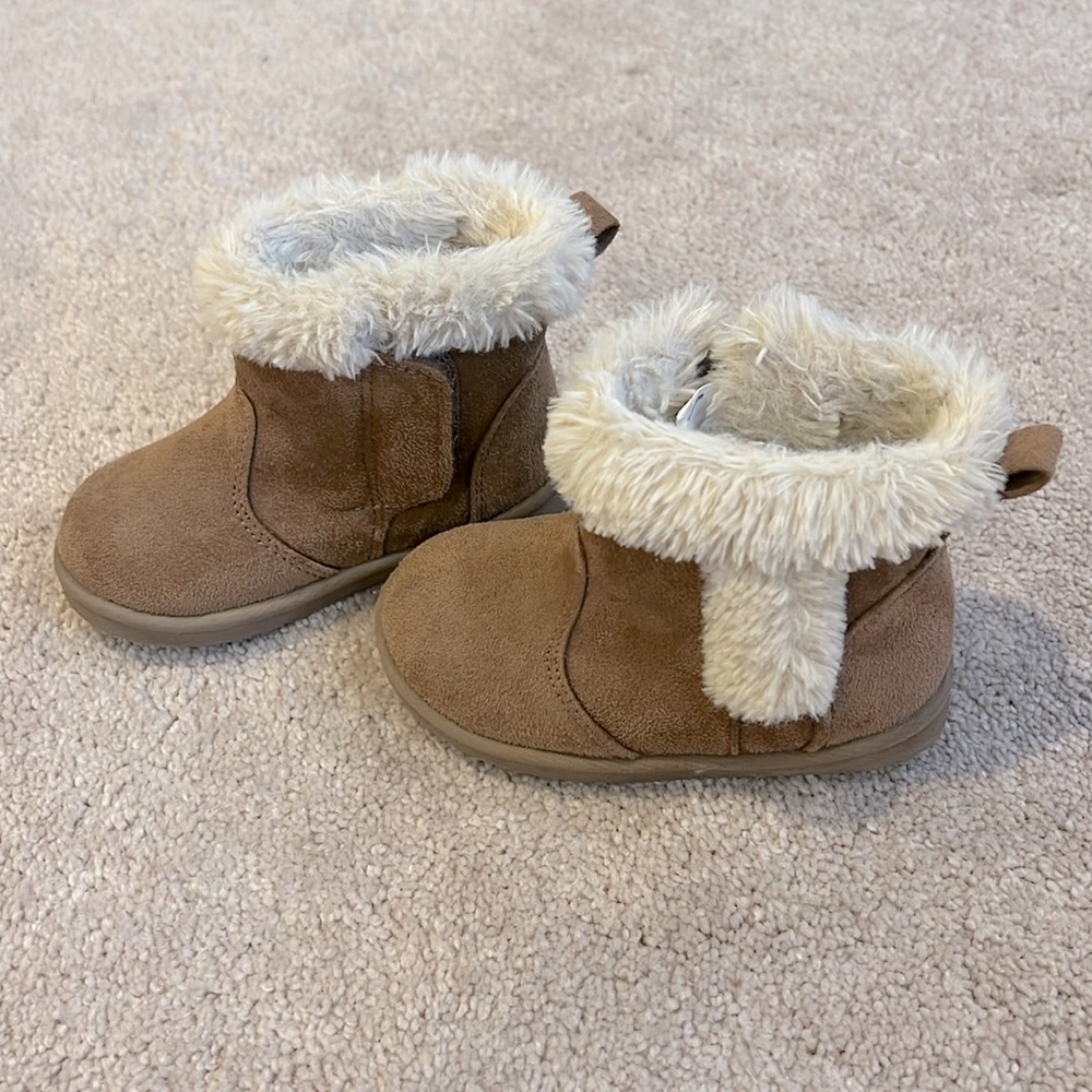 Baby Faux Ugg boots size 6